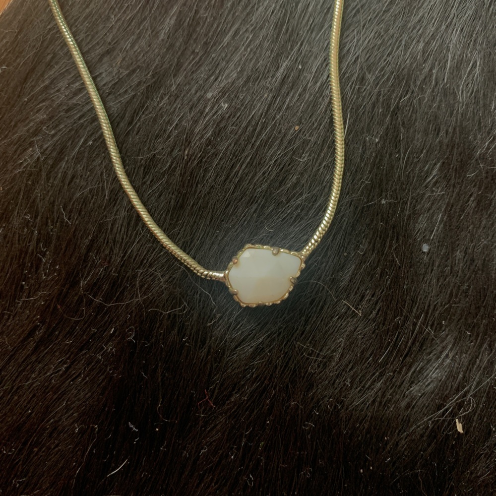 Kendra Scott Tess Gold pendant necklace